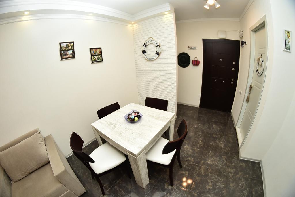 Stars Apartment バトゥーミ エクステリア 写真
